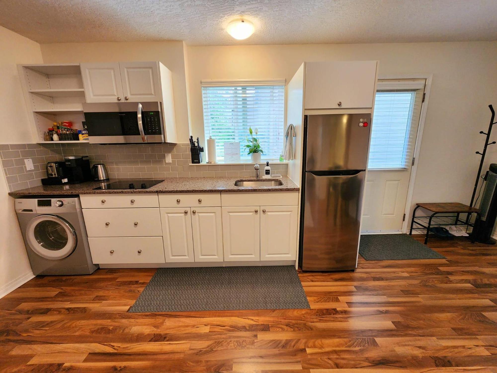 Adorable 1- Bedroom Suite In Langford 維多利亞 外观 照片