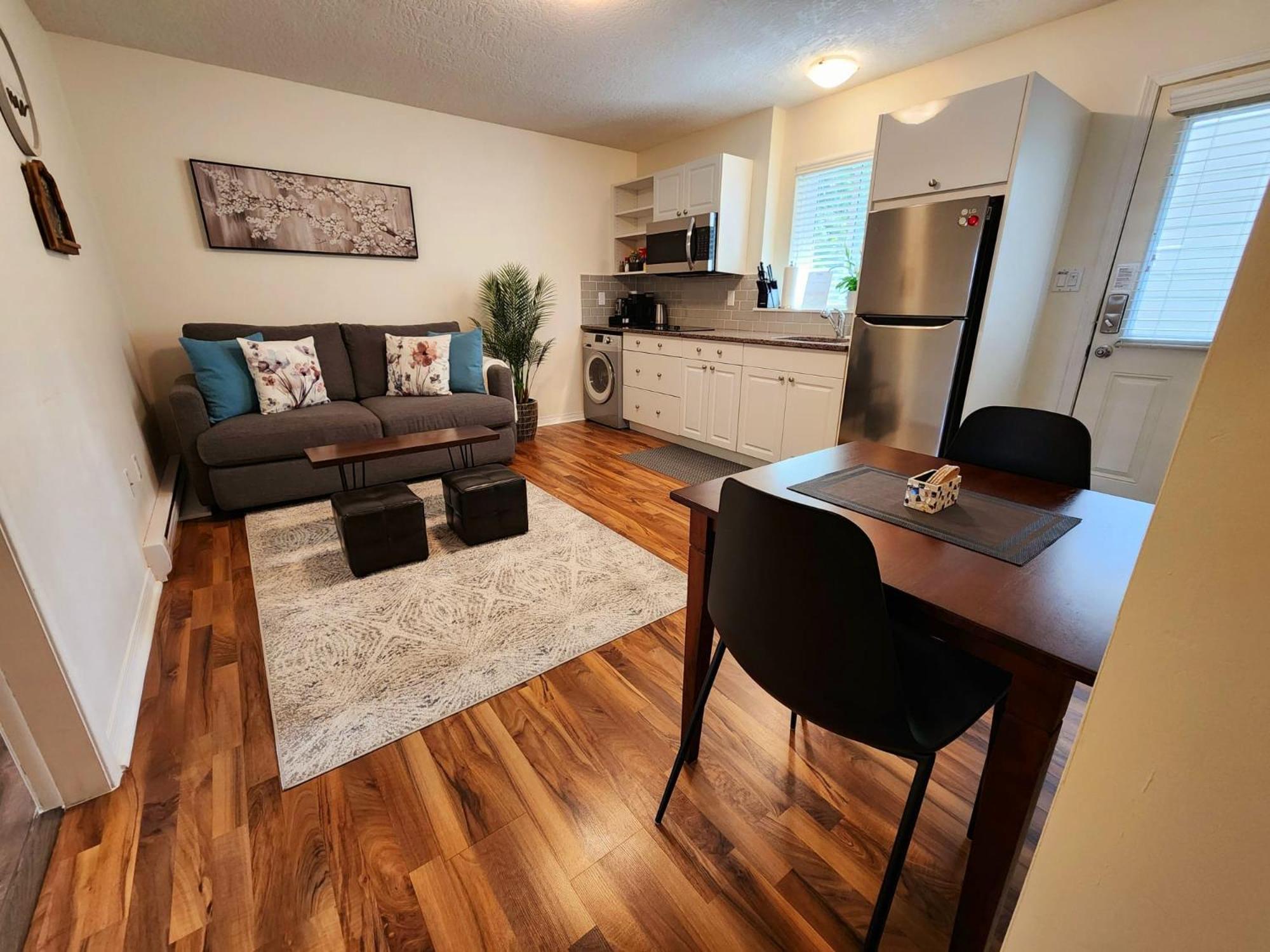 Adorable 1- Bedroom Suite In Langford 維多利亞 外观 照片